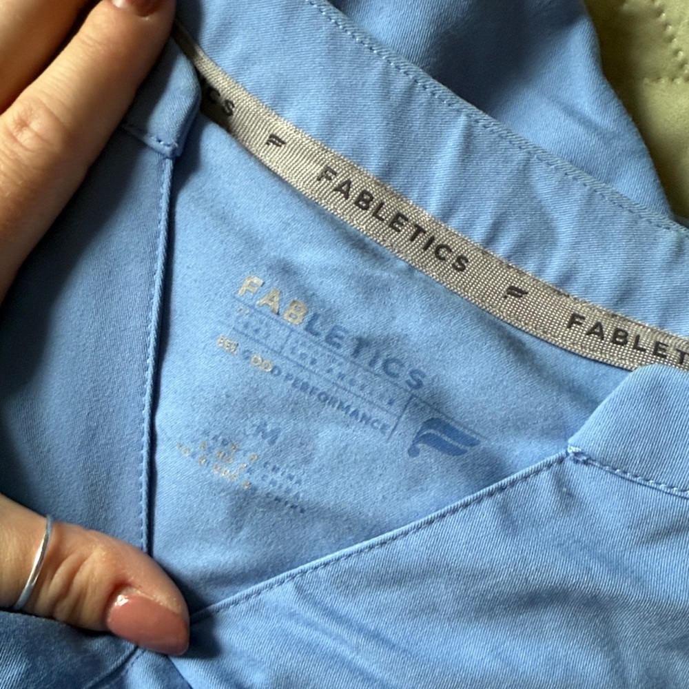 Fabletics scrub set LS - Picture 3 of 3